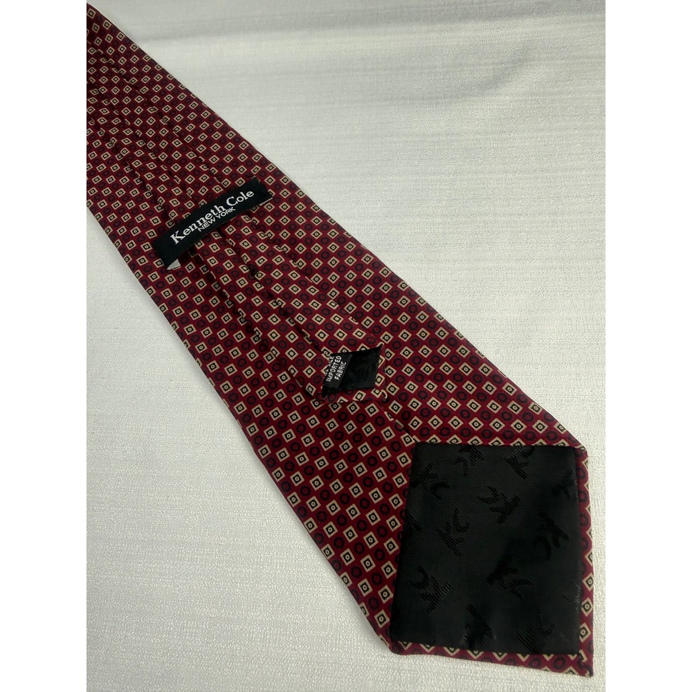 Kenneth Cole New York Mens Silk Necktie Burgundy Red Geometric Square Pattern